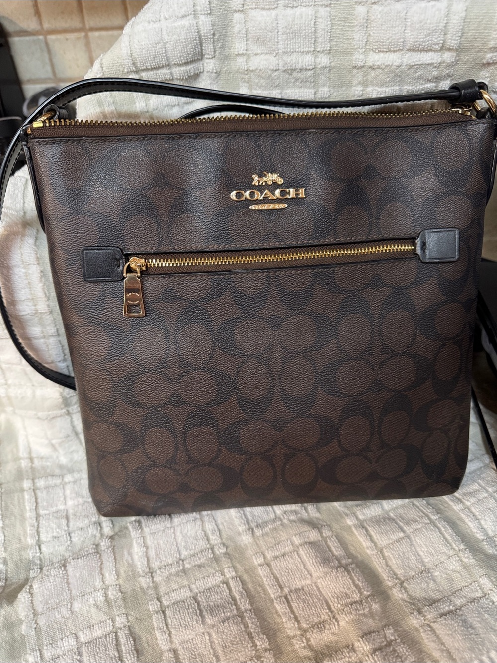 Coach ROWAN FILE BAG in Signature Canvas New No Tags